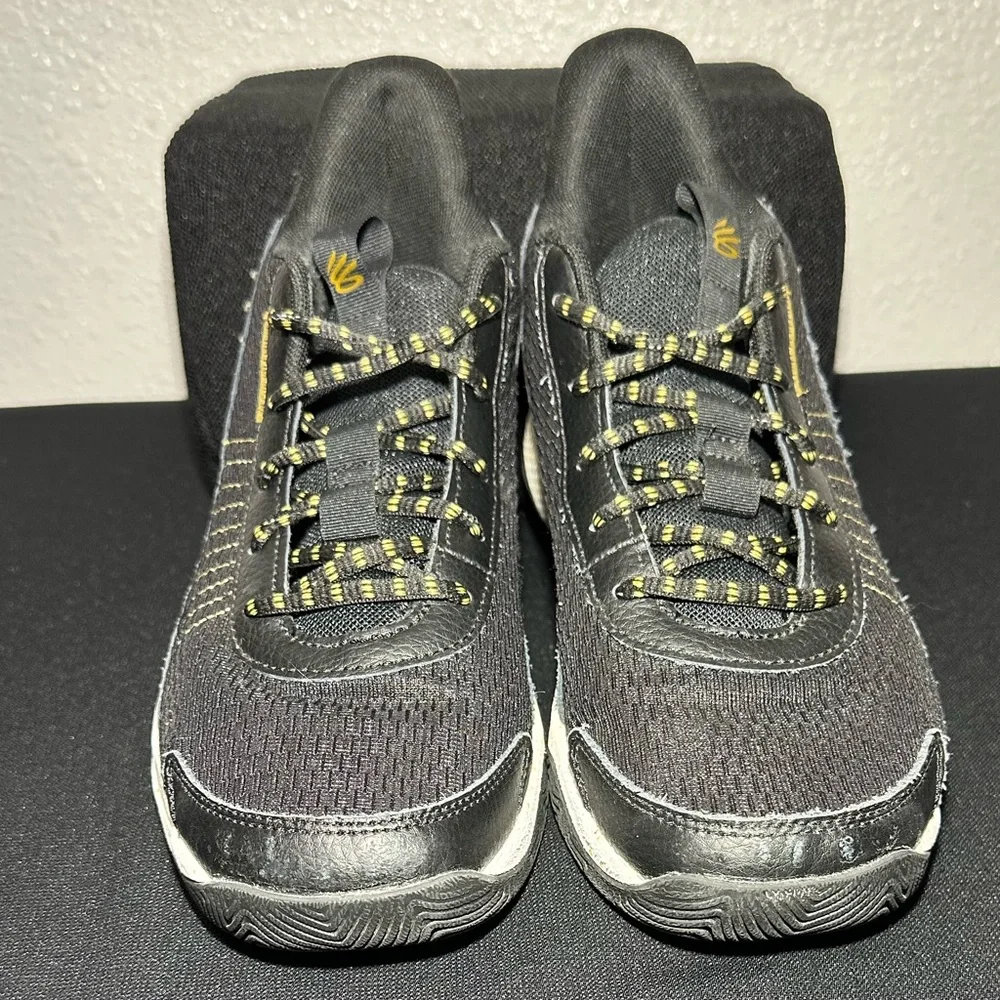 Under Armour Curry 3Z7 basketball shoes‎